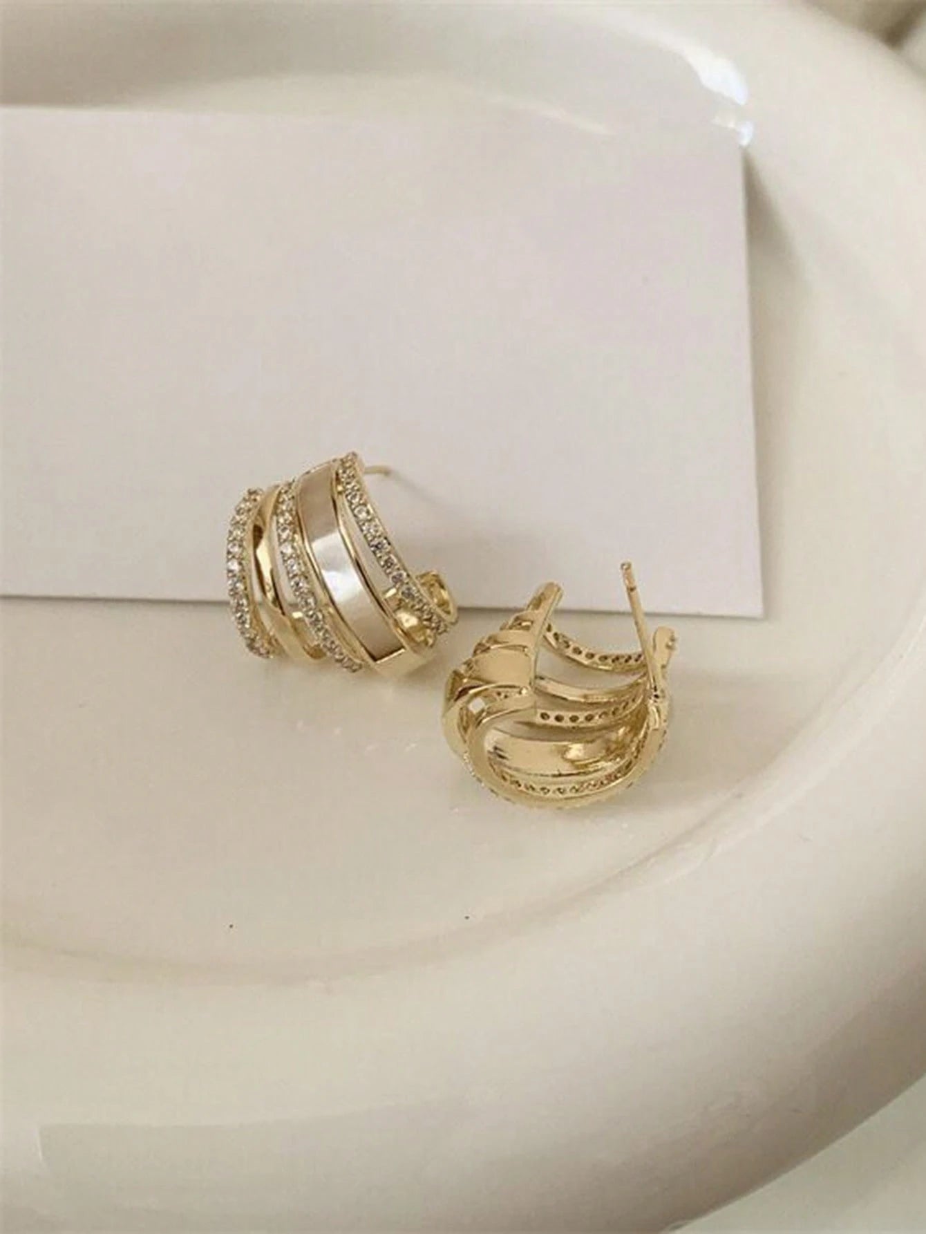 SHEIN Micro-Inlay Cat Eye C-Shaped Hoop Earrings