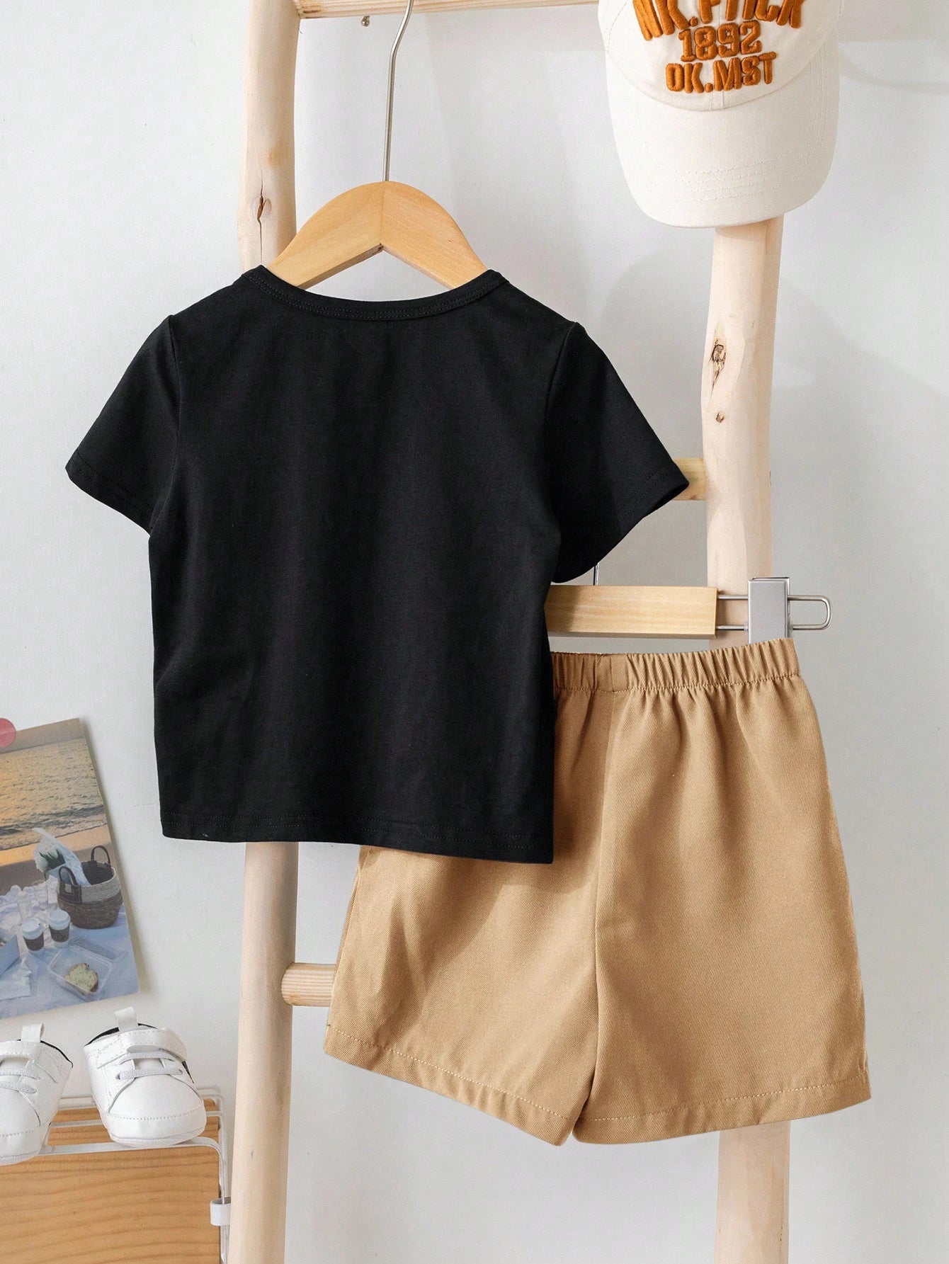 SHEIN Boys Letter Print T-Shirt And Cargo Shorts Set