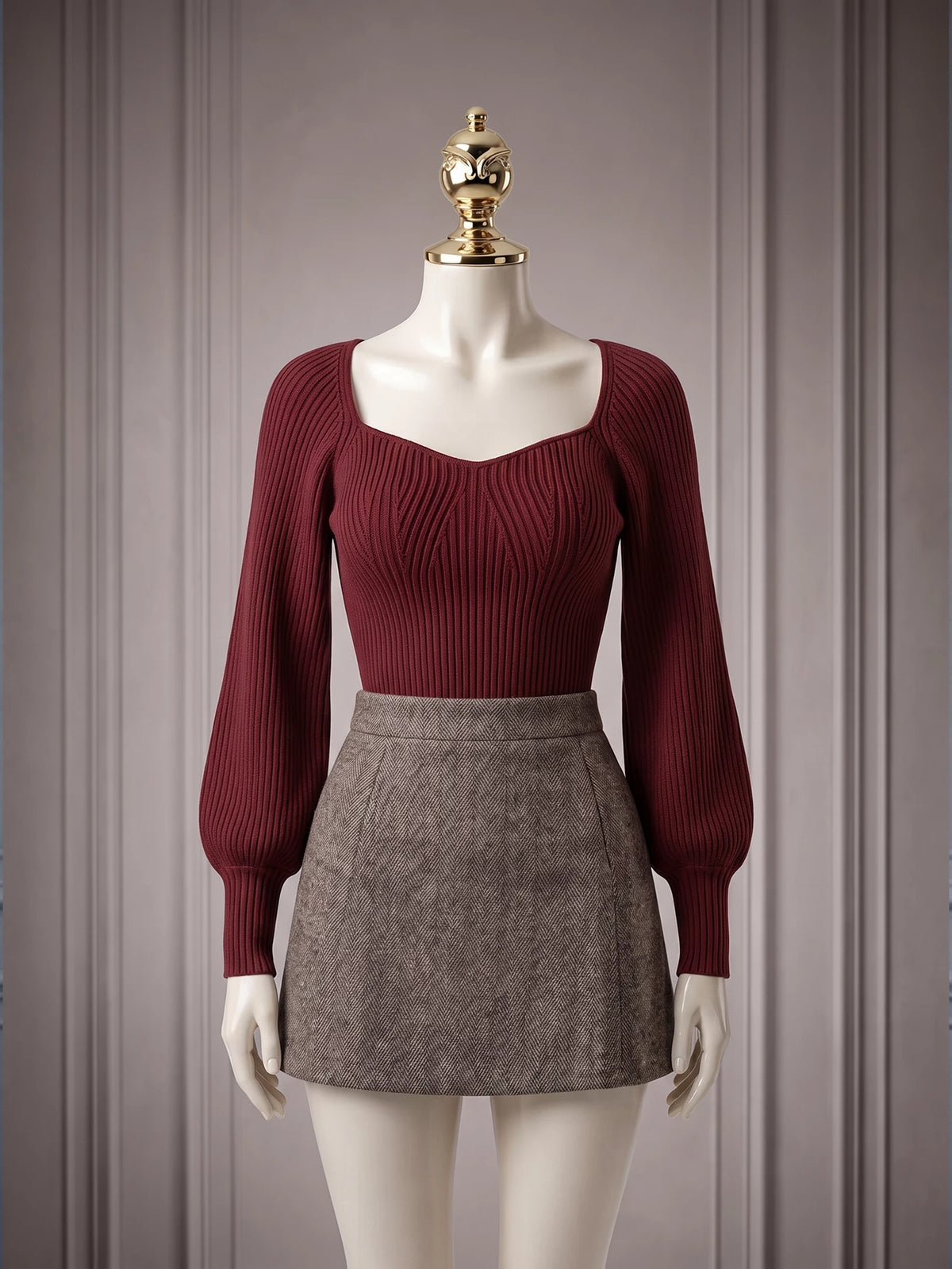 DAZY wool sweater with a sweetheart neckline and long sleeves