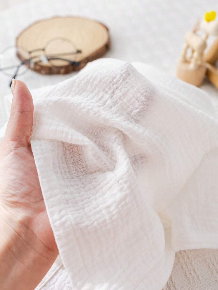 SHEIN طقم ملابس صيفي للمواليد الذكور مكون من قطعتين: قميص بلون سادة + شورت.