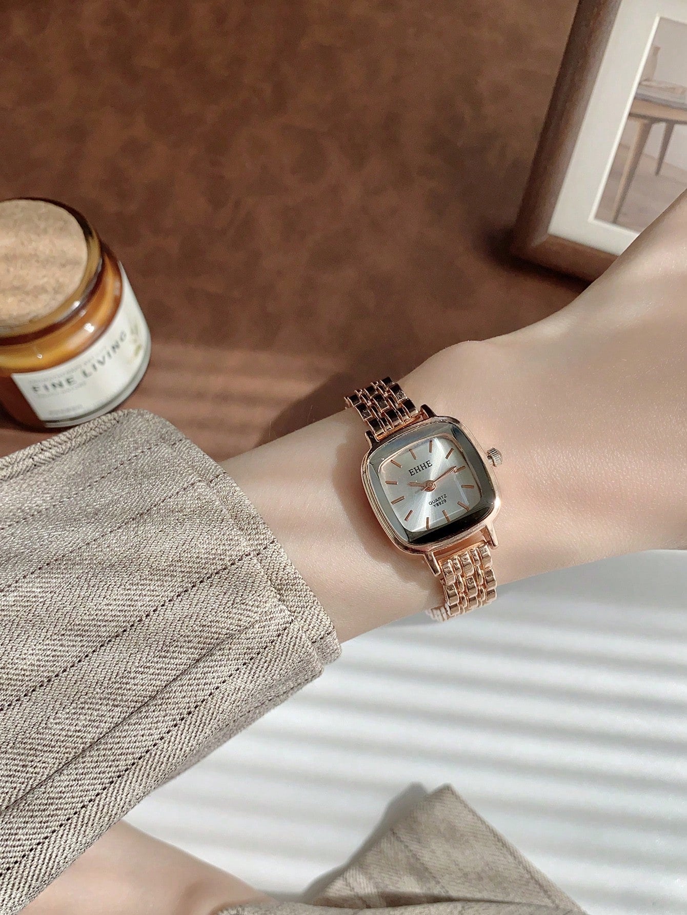 SHEIN Simple Gold Strap Quartz Watch Women