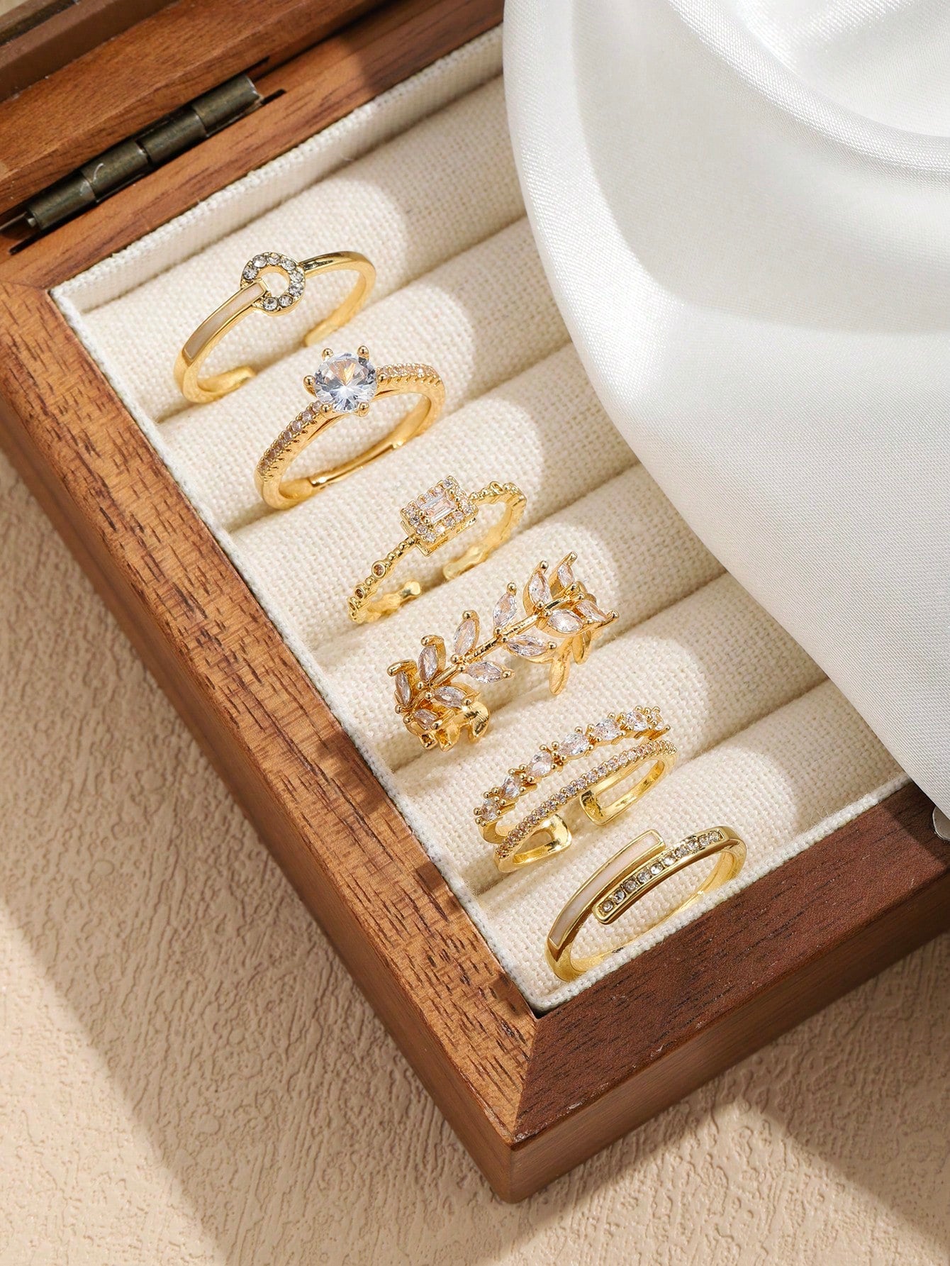 SHEIN 6pcs Minimalist Crystal Leaf Rhinestone Rings Set