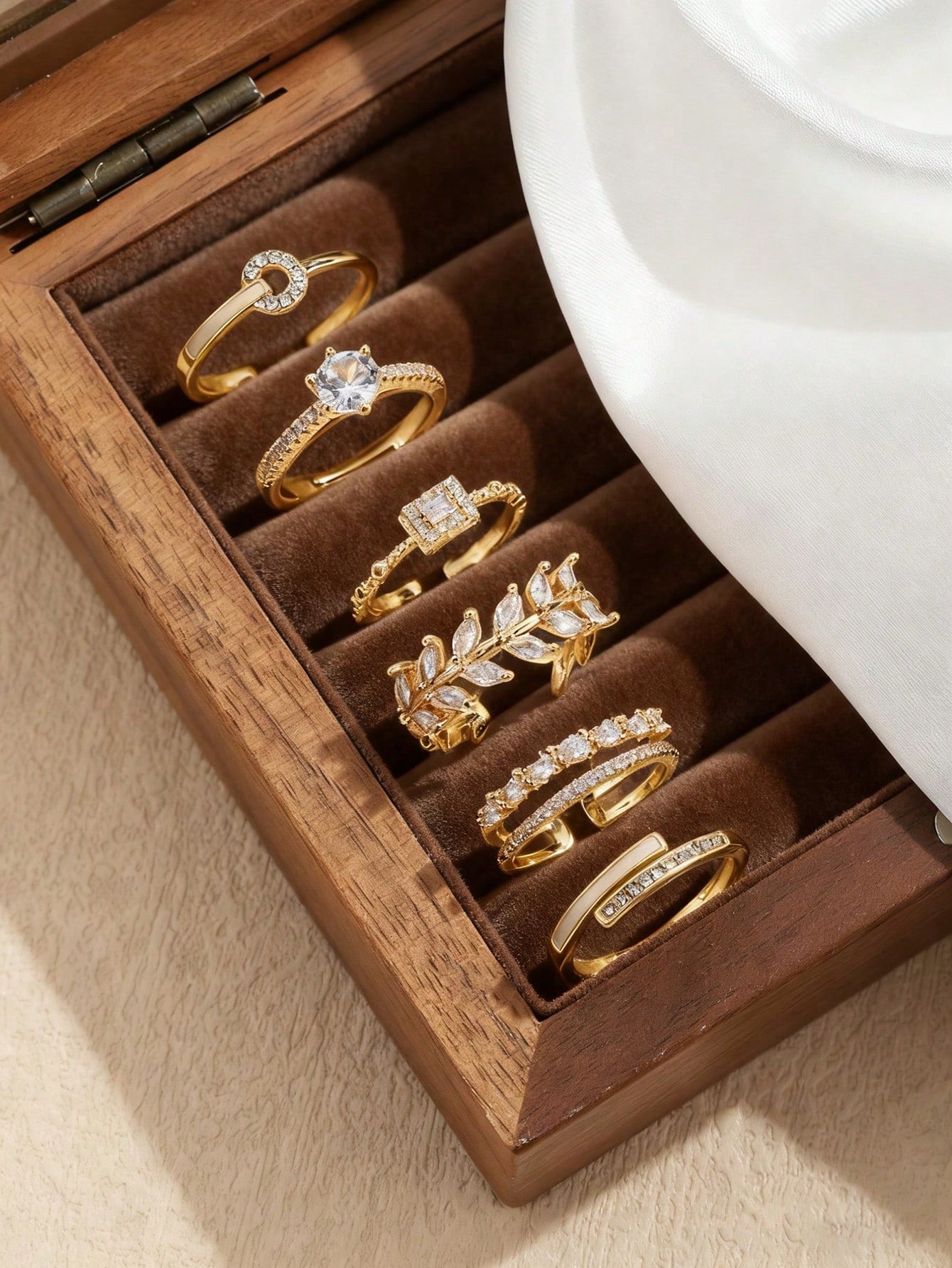SHEIN 6pcs Minimalist Crystal Leaf Rhinestone Rings Set