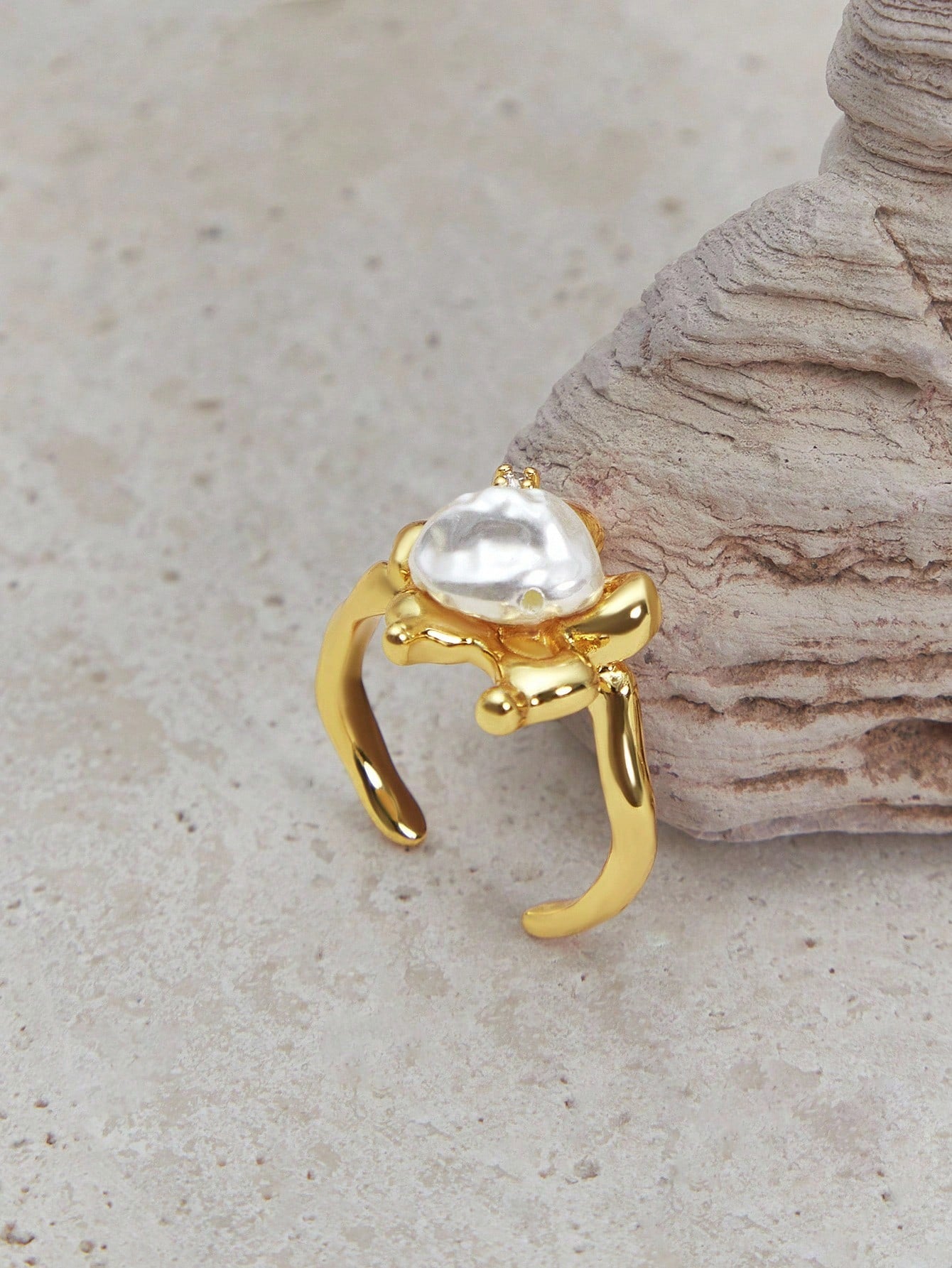 SHEIN Elegant Pearl Textured Luxury Ring Women