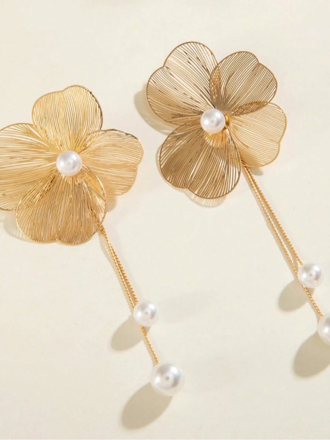 SHEIN Asymmetric Large-Petal Faux Pearl Tassel Earrings