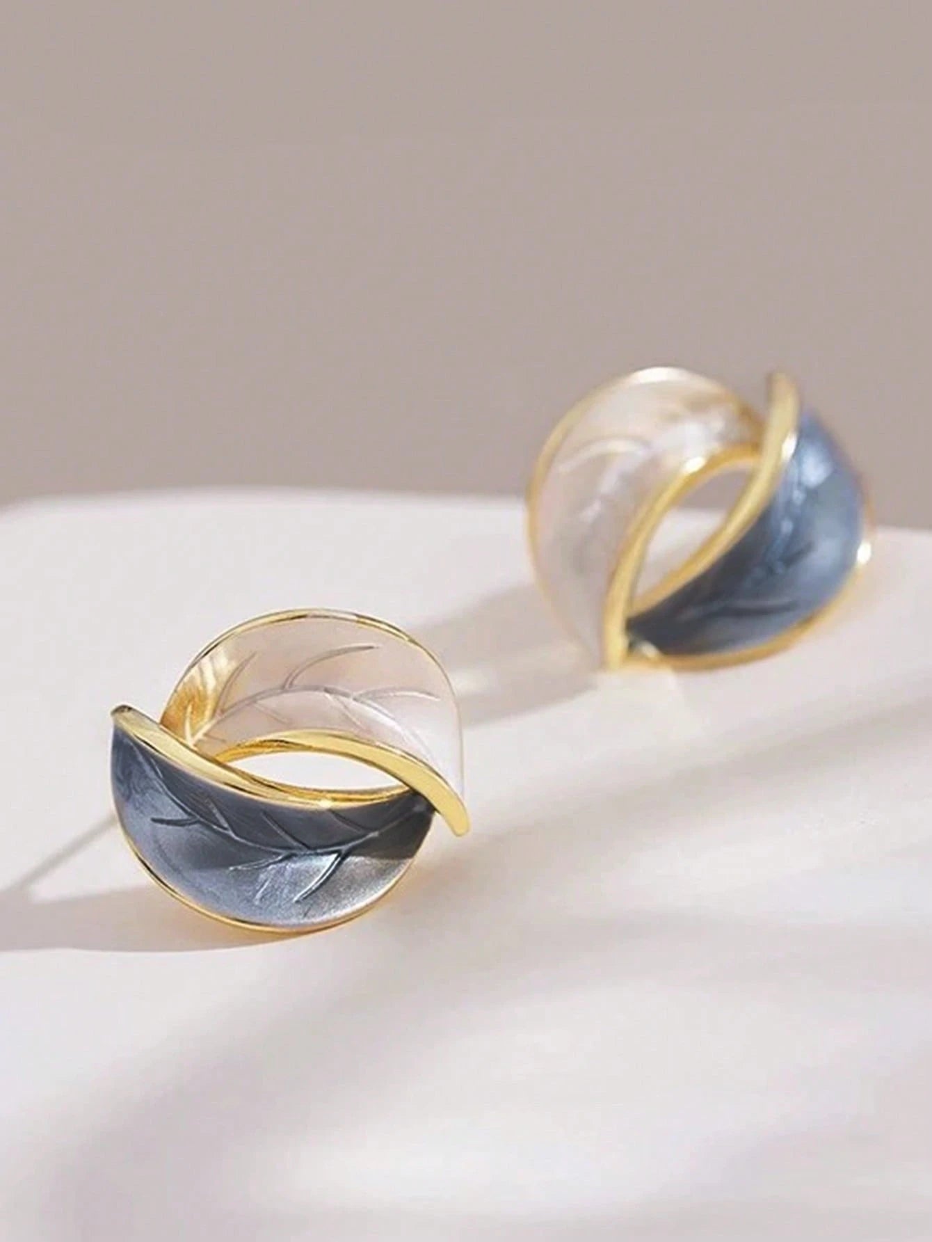 SHEIN Minimalist Blue Leaf Vintage Style Earrings Women