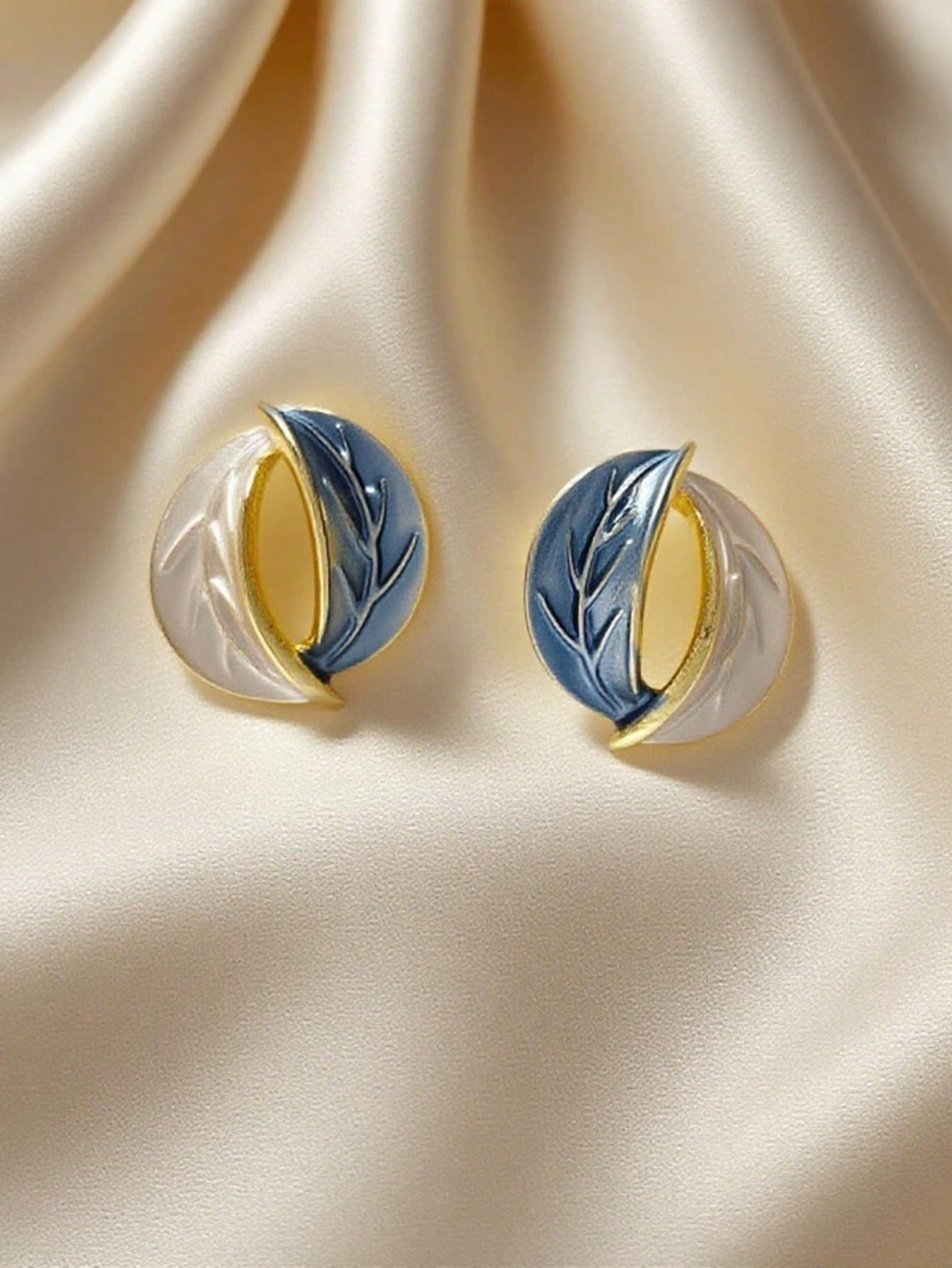 SHEIN Minimalist Blue Leaf Vintage Style Earrings Women