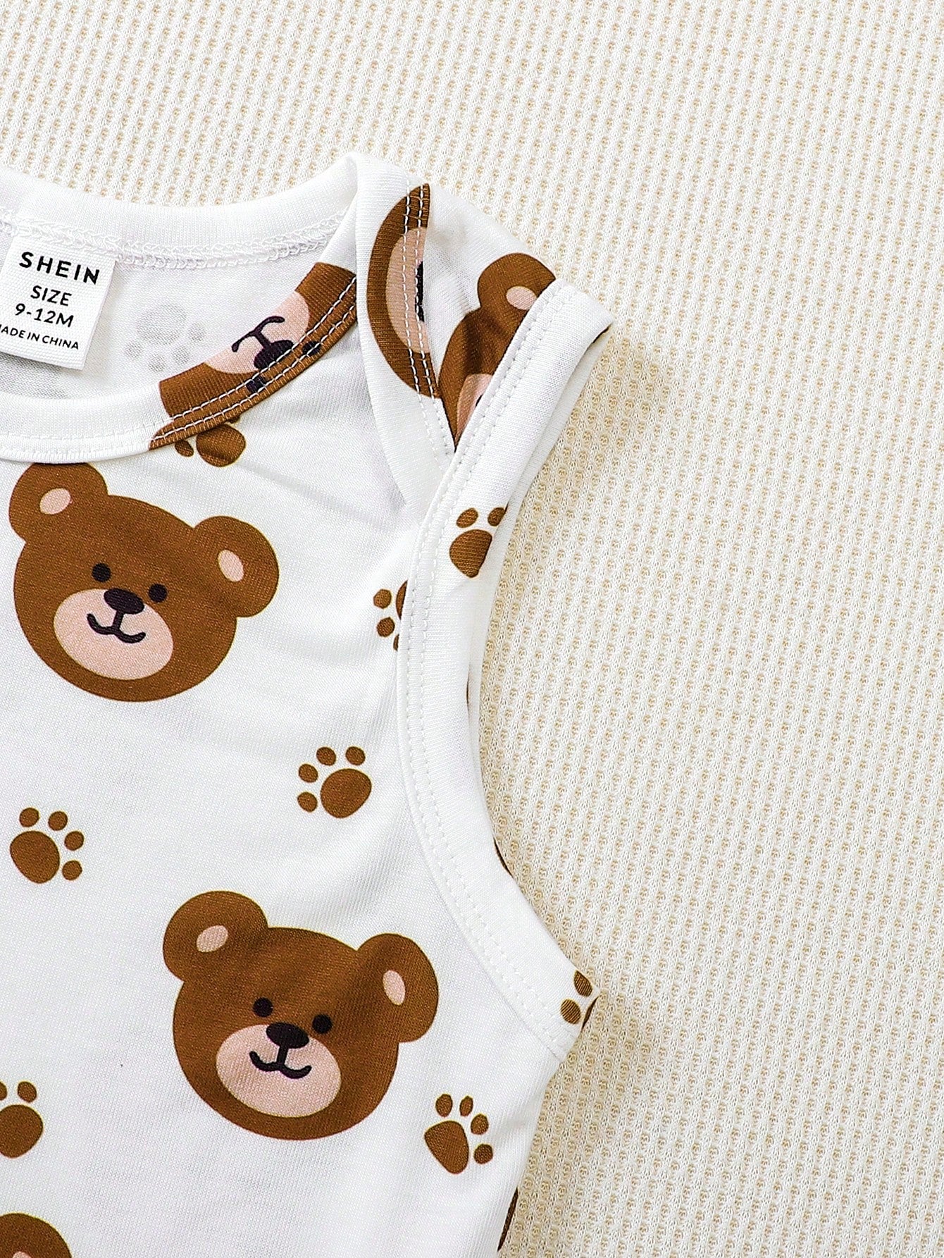 SHEIN Vintaside Kids Baby Boy 2pcs Bear Print Tank Bodysuit