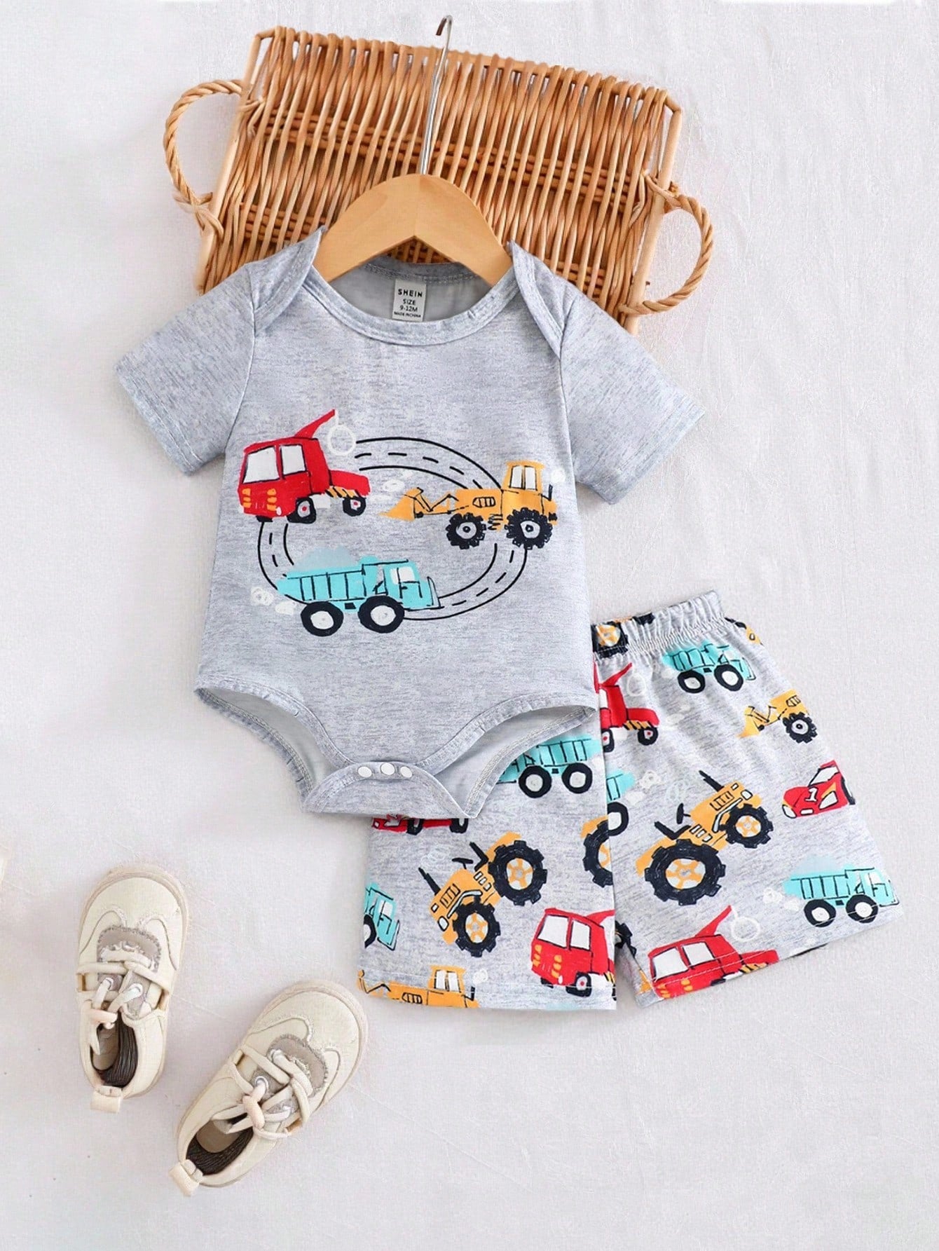 SHEIN Baby Boys Cartoon Car Print Bodysuit and Shorts Summer Set