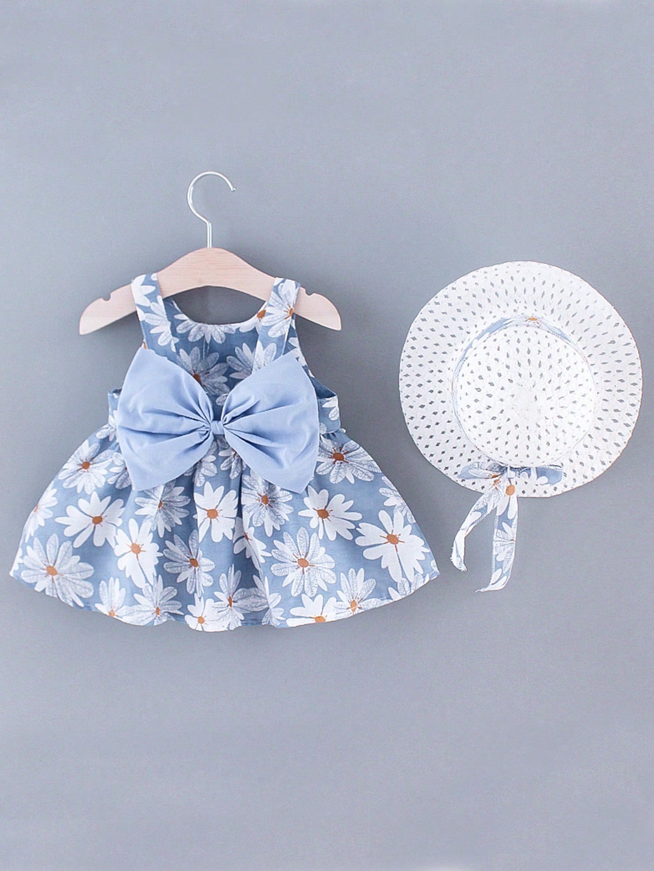 SHEIN 2pcs Young Girl Summer Sunflower Print Sleeveless Dress with Bowknot Back & Hat Set