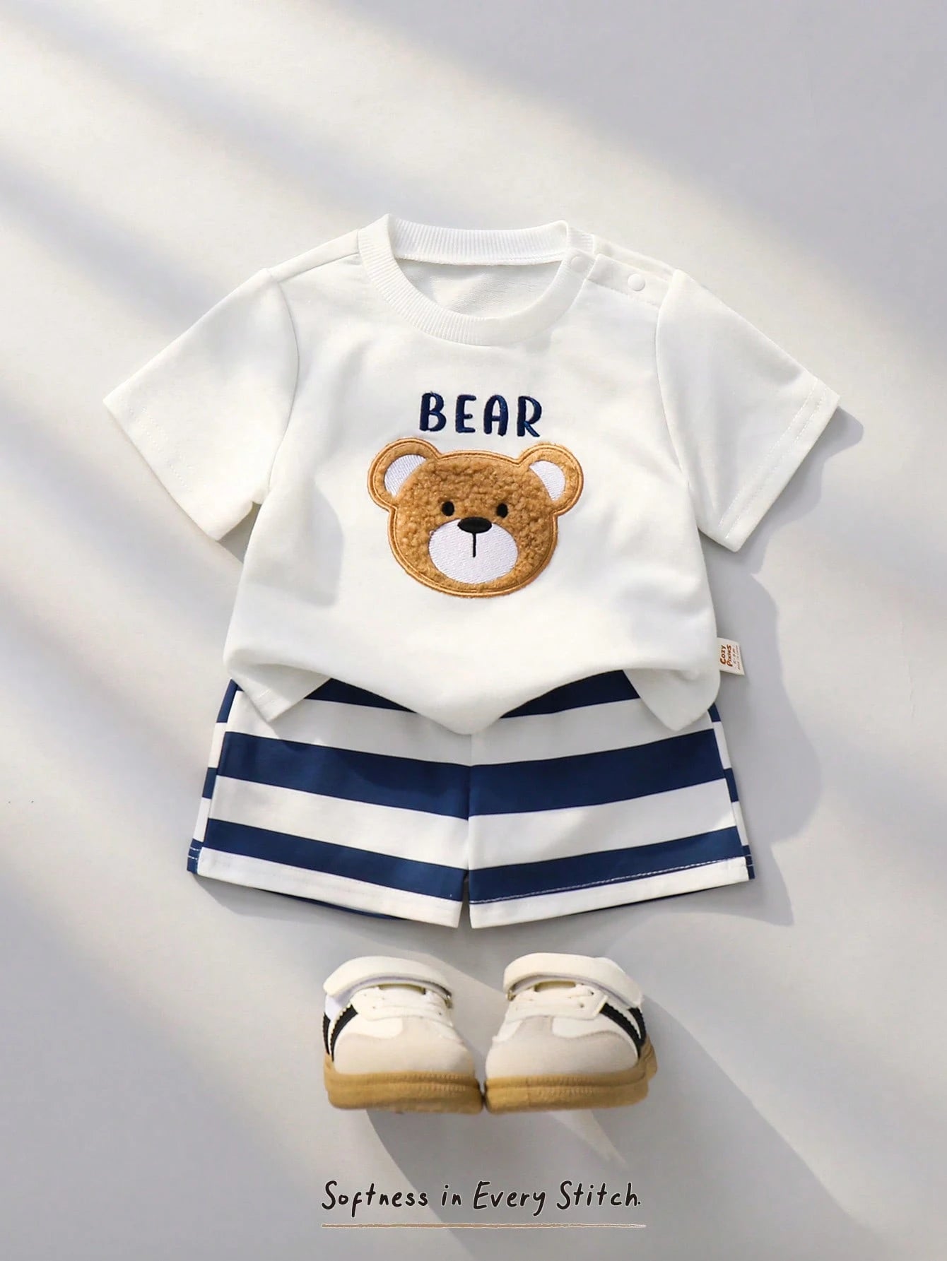 SHEIN 2pcs Newborn Baby Boy/Girl Soft Knit Bear Crew Neck Top & Elastic Waist Shorts Set