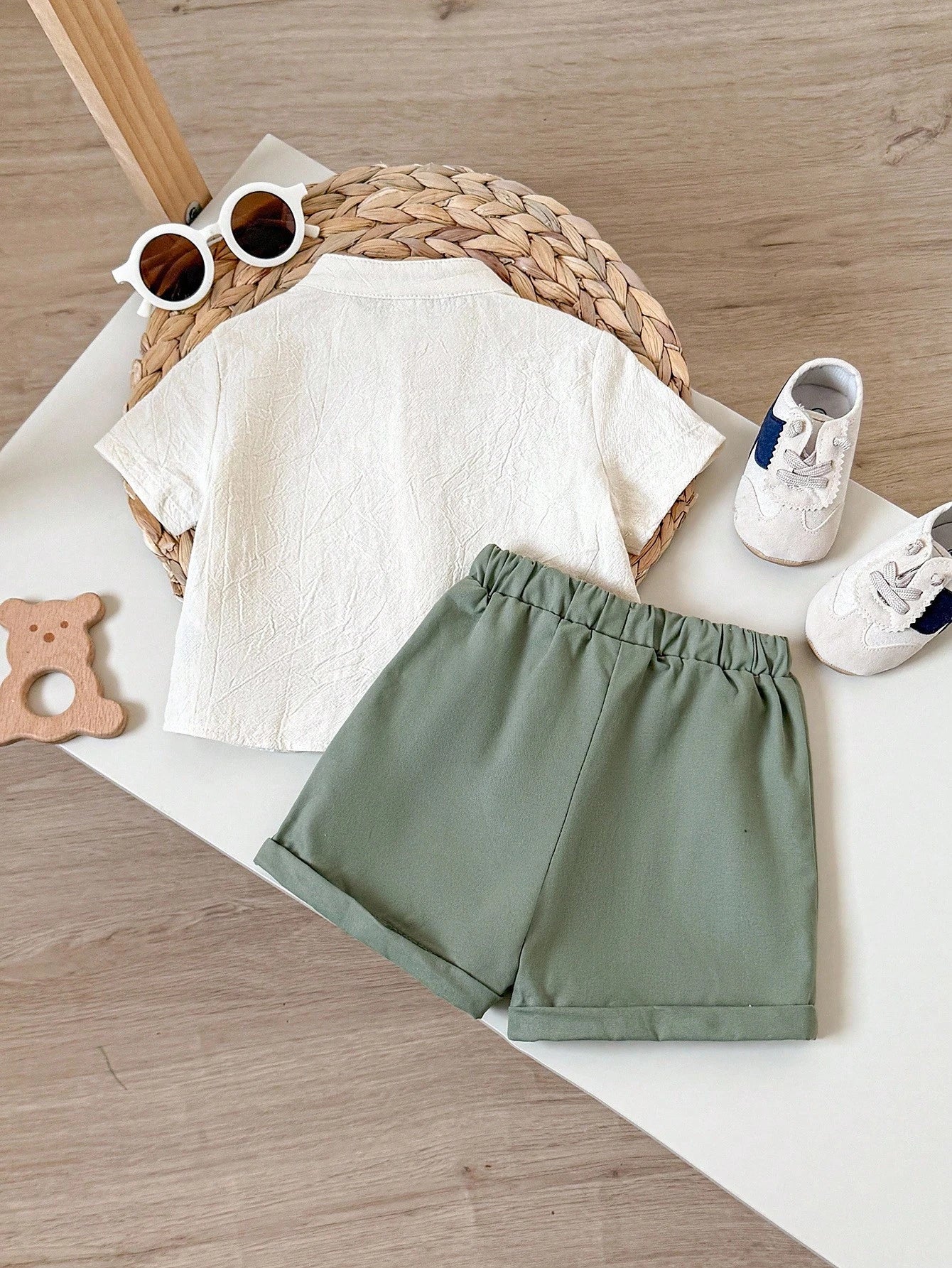 SHEIN Baby Boys Stand Collar Shirt With Bow Tie Shorts