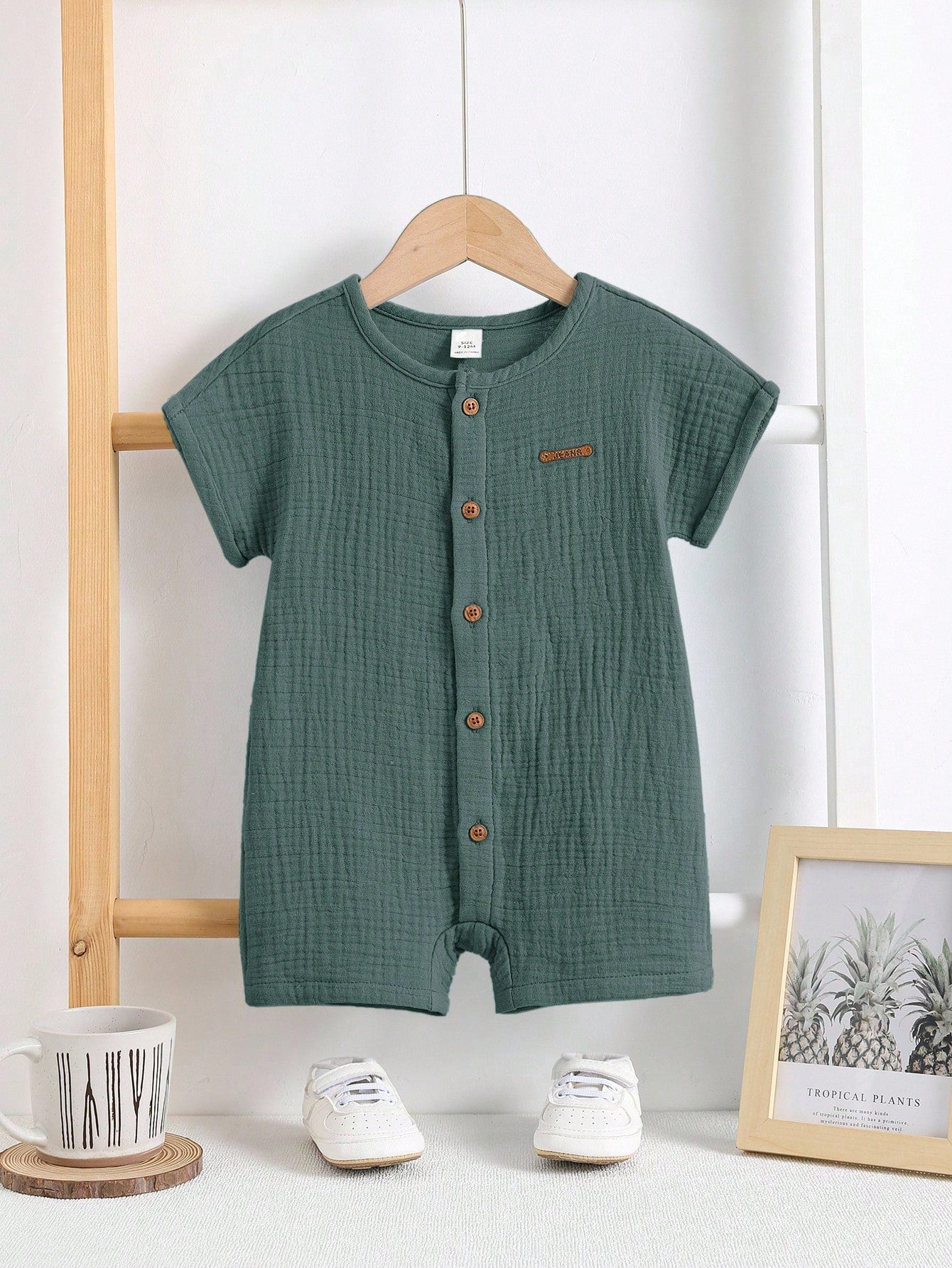 SHEIN Newborn Baby Boy Solid Romper And Shorts Set