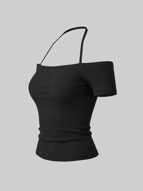 توب SHEIN DAZY بتصميم هالتر وقصة ضيقة بأكمام قصيرة وقمة قصيرة