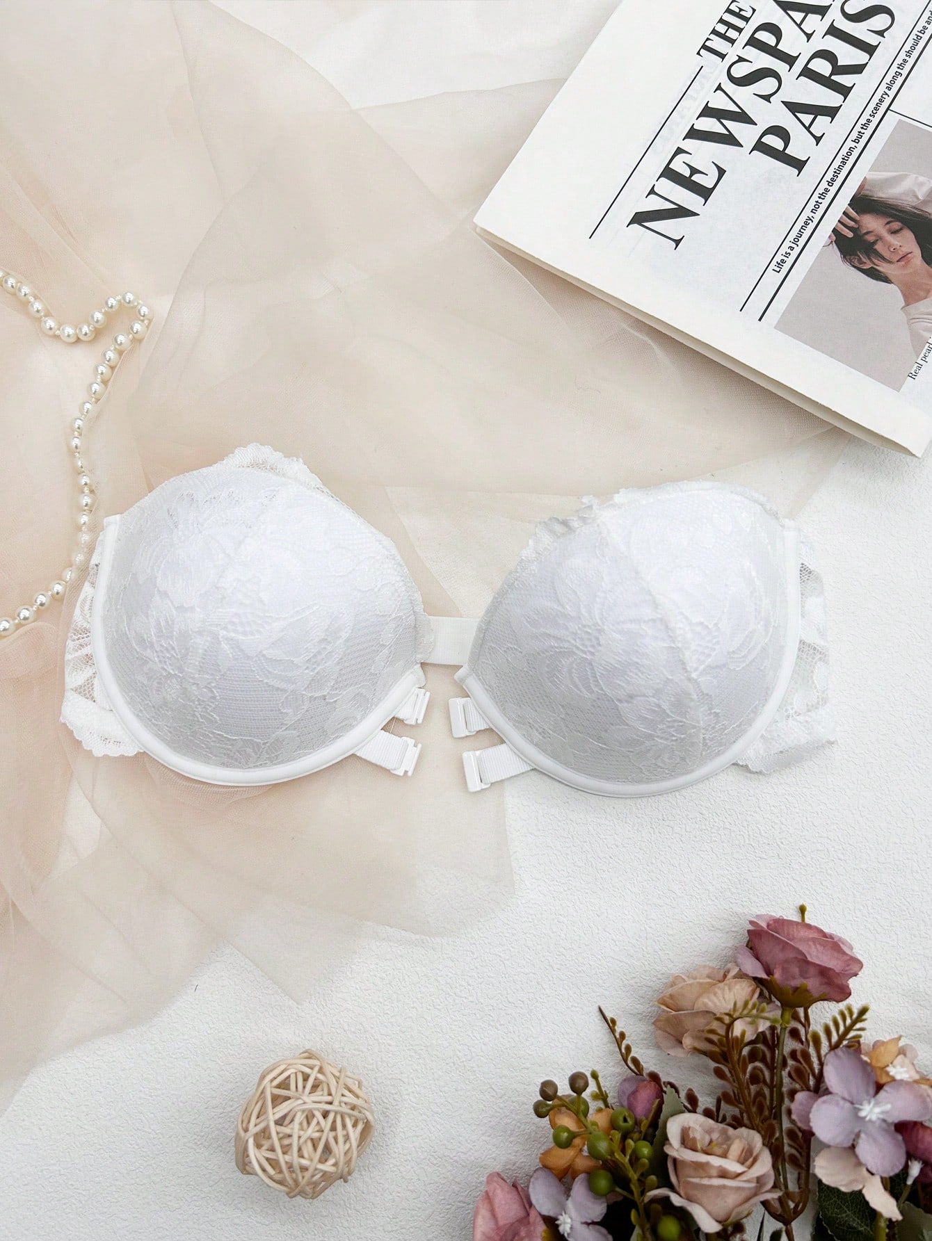 SHEIN Minimalist Lace Patchwork Strapless Front Closure Wireless Bra